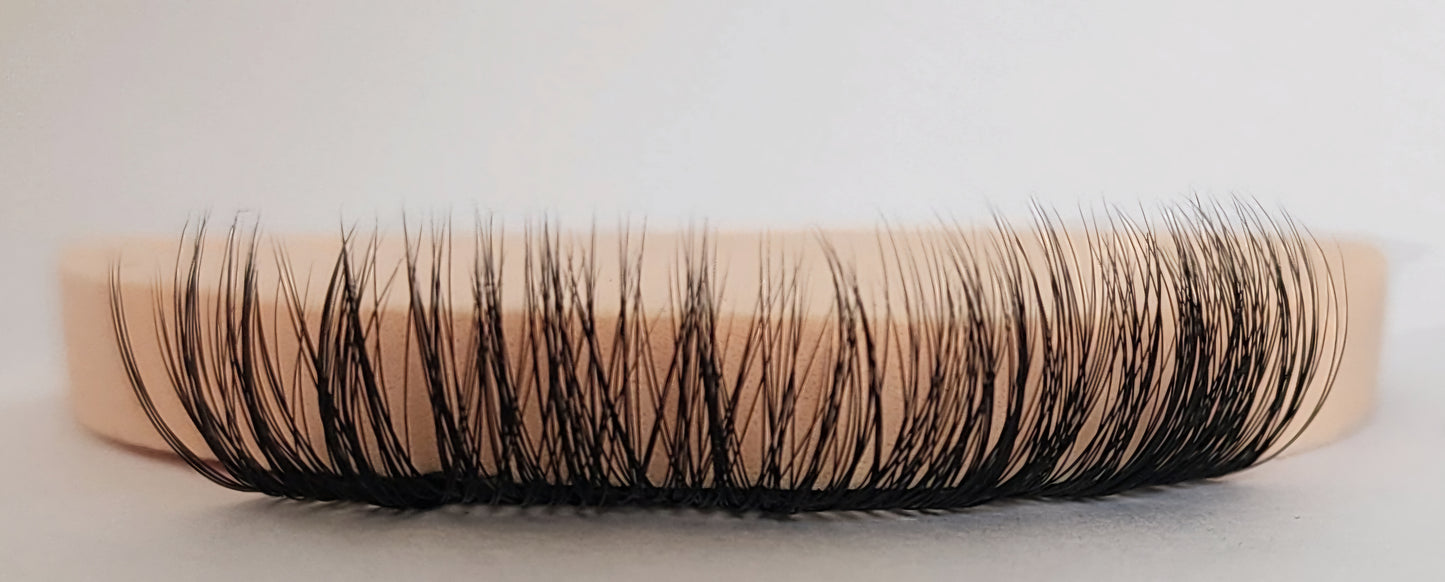 Chic DIY eyelashes featuring light-medium volume, providing a perfect blend of subtle enhancement and noticeable definition for a versatile eye look.